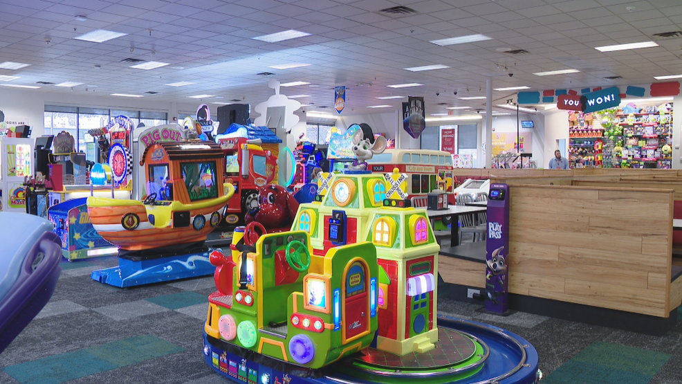 Chuck E Cheese Menu Prices, History & Review
